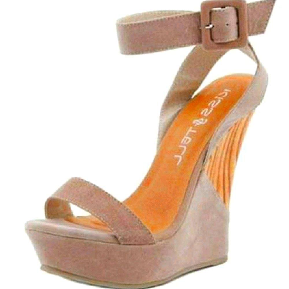 Kiss & Tell Divalicious Wedges